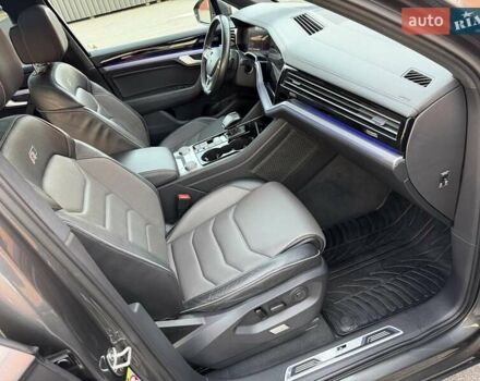 Серый Фольксваген Туарег, объемом двигателя 2.97 л и пробегом 139 тыс. км за 45900 $, фото 53 на Automoto.ua