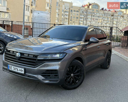 Серый Фольксваген Туарег, объемом двигателя 3 л и пробегом 106 тыс. км за 44700 $, фото 43 на Automoto.ua