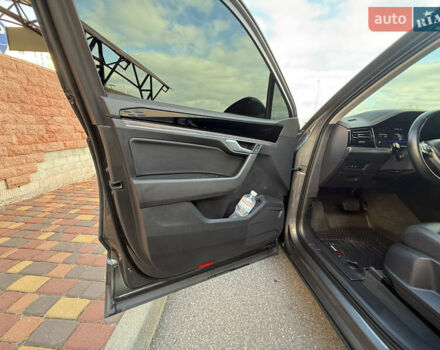 Серый Фольксваген Туарег, объемом двигателя 3 л и пробегом 106 тыс. км за 44700 $, фото 29 на Automoto.ua