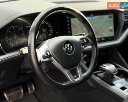 Серый Фольксваген Туарег, объемом двигателя 3 л и пробегом 110 тыс. км за 39900 $, фото 25 на Automoto.ua