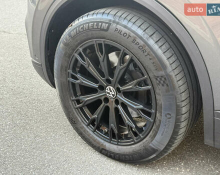 Серый Фольксваген Туарег, объемом двигателя 3 л и пробегом 106 тыс. км за 44700 $, фото 59 на Automoto.ua