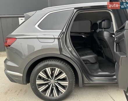 Серый Фольксваген Туарег, объемом двигателя 3 л и пробегом 246 тыс. км за 41750 $, фото 30 на Automoto.ua