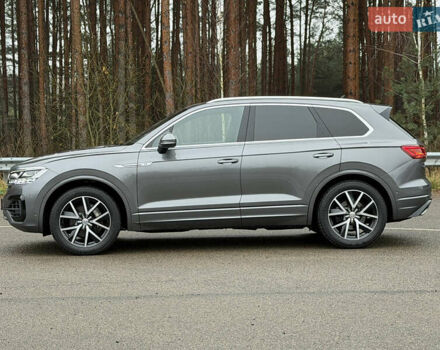 Сірий Фольксваген Туарег, об'ємом двигуна 3 л та пробігом 45 тис. км за 59999 $, фото 3 на Automoto.ua