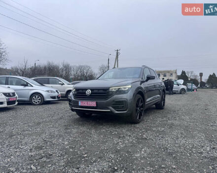 Серый Фольксваген Туарег, объемом двигателя 2.97 л и пробегом 155 тыс. км за 54500 $, фото 2 на Automoto.ua