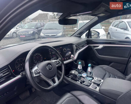 Серый Фольксваген Туарег, объемом двигателя 2.97 л и пробегом 155 тыс. км за 54500 $, фото 27 на Automoto.ua