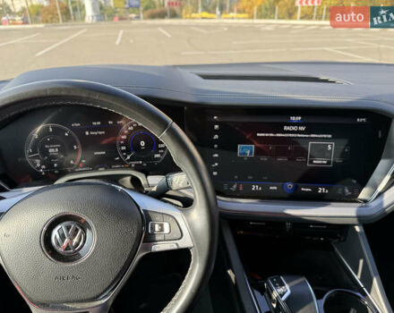 Серый Фольксваген Туарег, объемом двигателя 2.97 л и пробегом 214 тыс. км за 46700 $, фото 21 на Automoto.ua