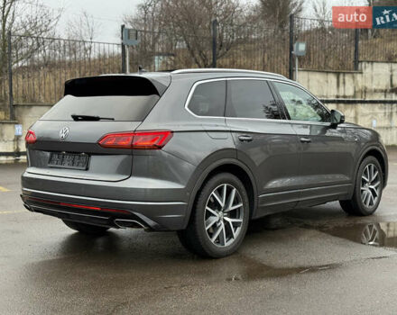 Серый Фольксваген Туарег, объемом двигателя 3 л и пробегом 85 тыс. км за 56500 $, фото 24 на Automoto.ua