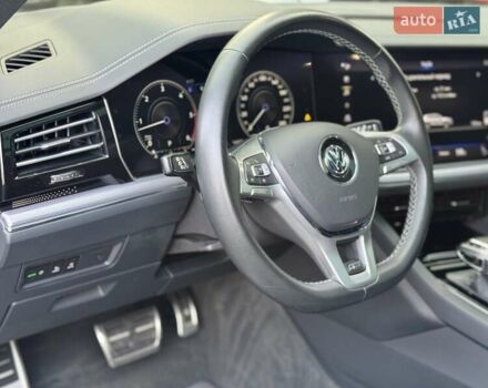Серый Фольксваген Туарег, объемом двигателя 2.97 л и пробегом 142 тыс. км за 49700 $, фото 3 на Automoto.ua