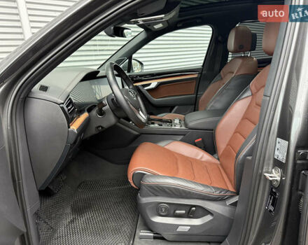 Серый Фольксваген Туарег, объемом двигателя 3 л и пробегом 85 тыс. км за 56500 $, фото 63 на Automoto.ua