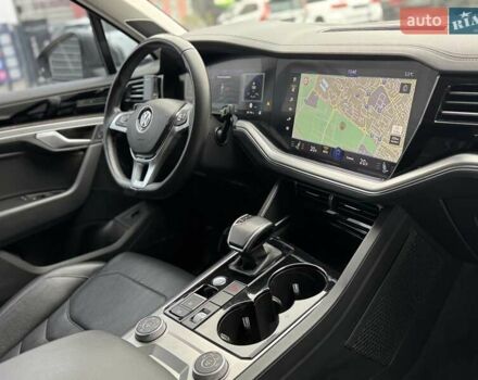 Серый Фольксваген Туарег, объемом двигателя 3 л и пробегом 246 тыс. км за 41750 $, фото 29 на Automoto.ua