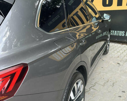 Серый Фольксваген Туарег, объемом двигателя 2.97 л и пробегом 135 тыс. км за 52000 $, фото 4 на Automoto.ua