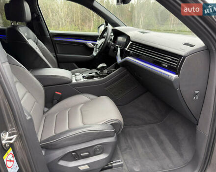 Сірий Фольксваген Туарег, об'ємом двигуна 3 л та пробігом 45 тис. км за 59999 $, фото 88 на Automoto.ua