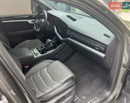 Серый Фольксваген Туарег, объемом двигателя 2.97 л и пробегом 166 тыс. км за 53000 $, фото 13 на Automoto.ua