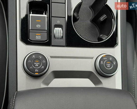 Сірий Фольксваген Туарег, об'ємом двигуна 3 л та пробігом 45 тис. км за 59999 $, фото 121 на Automoto.ua