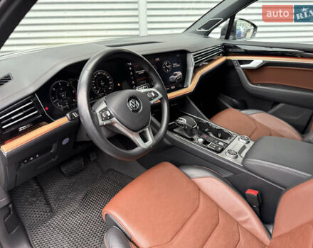 Серый Фольксваген Туарег, объемом двигателя 3 л и пробегом 85 тыс. км за 56500 $, фото 68 на Automoto.ua