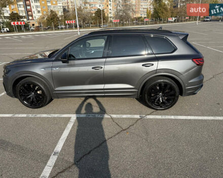 Серый Фольксваген Туарег, объемом двигателя 2.97 л и пробегом 214 тыс. км за 46700 $, фото 20 на Automoto.ua