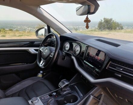 Серый Фольксваген Туарег, объемом двигателя 3 л и пробегом 79 тыс. км за 40500 $, фото 2 на Automoto.ua