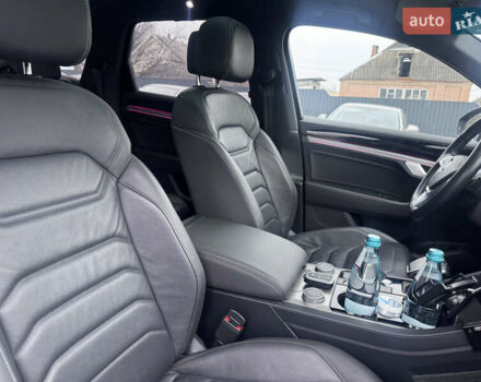 Серый Фольксваген Туарег, объемом двигателя 2.97 л и пробегом 155 тыс. км за 54500 $, фото 35 на Automoto.ua