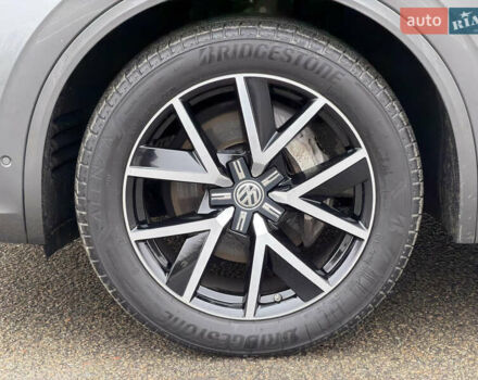 Сірий Фольксваген Туарег, об'ємом двигуна 3 л та пробігом 45 тис. км за 59999 $, фото 35 на Automoto.ua