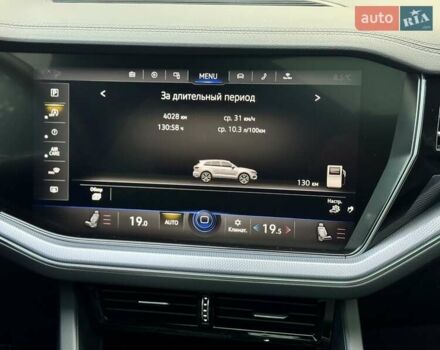 Серый Фольксваген Туарег, объемом двигателя 2.97 л и пробегом 142 тыс. км за 49700 $, фото 37 на Automoto.ua