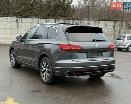 Серый Фольксваген Туарег, объемом двигателя 3 л и пробегом 85 тыс. км за 56500 $, фото 18 на Automoto.ua