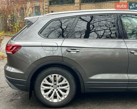 Серый Фольксваген Туарег, объемом двигателя 3.6 л и пробегом 117 тыс. км за 39990 $, фото 12 на Automoto.ua