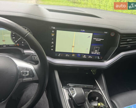 Серый Фольксваген Туарег, объемом двигателя 2.97 л и пробегом 128 тыс. км за 57500 $, фото 17 на Automoto.ua