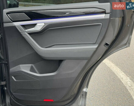 Сірий Фольксваген Туарег, об'ємом двигуна 3 л та пробігом 45 тис. км за 59999 $, фото 76 на Automoto.ua