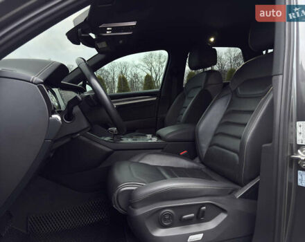 Сірий Фольксваген Туарег, об'ємом двигуна 3 л та пробігом 278 тис. км за 33700 $, фото 39 на Automoto.ua