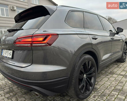 Сірий Фольксваген Туарег, об'ємом двигуна 3 л та пробігом 278 тис. км за 33700 $, фото 28 на Automoto.ua