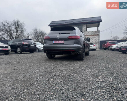 Серый Фольксваген Туарег, объемом двигателя 2.97 л и пробегом 155 тыс. км за 54500 $, фото 12 на Automoto.ua