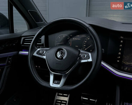 Сірий Фольксваген Туарег, об'ємом двигуна 3 л та пробігом 182 тис. км за 46000 $, фото 78 на Automoto.ua