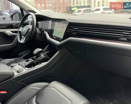 Серый Фольксваген Туарег, объемом двигателя 3 л и пробегом 246 тыс. км за 41750 $, фото 24 на Automoto.ua