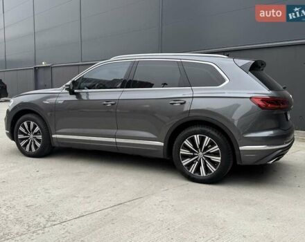 Серый Фольксваген Туарег, объемом двигателя 3 л и пробегом 246 тыс. км за 41750 $, фото 36 на Automoto.ua