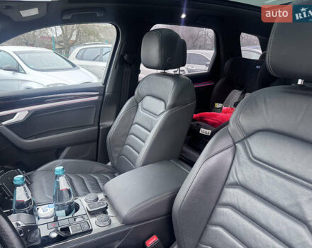 Серый Фольксваген Туарег, объемом двигателя 2.97 л и пробегом 155 тыс. км за 54500 $, фото 29 на Automoto.ua