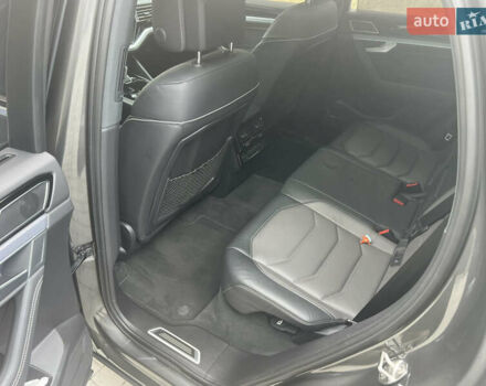 Серый Фольксваген Туарег, объемом двигателя 2.97 л и пробегом 166 тыс. км за 53000 $, фото 8 на Automoto.ua