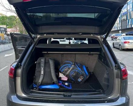 Сірий Фольксваген Туарег, об'ємом двигуна 3.96 л та пробігом 140 тис. км за 58000 $, фото 16 на Automoto.ua