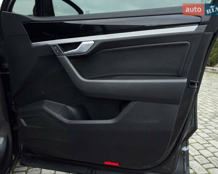 Сірий Фольксваген Туарег, об'ємом двигуна 3 л та пробігом 278 тис. км за 33700 $, фото 65 на Automoto.ua