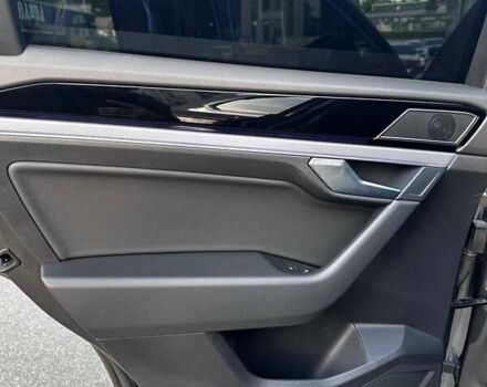 Сірий Фольксваген Туарег, об'ємом двигуна 3.96 л та пробігом 140 тис. км за 58000 $, фото 14 на Automoto.ua