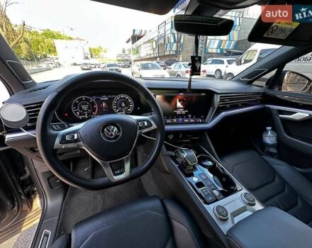 Сірий Фольксваген Туарег, об'ємом двигуна 3.96 л та пробігом 140 тис. км за 58000 $, фото 31 на Automoto.ua