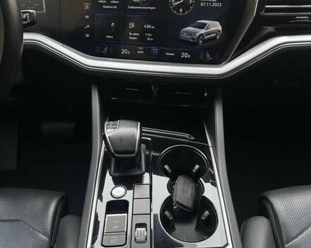 Серый Фольксваген Туарег, объемом двигателя 2.97 л и пробегом 246 тыс. км за 42000 $, фото 13 на Automoto.ua