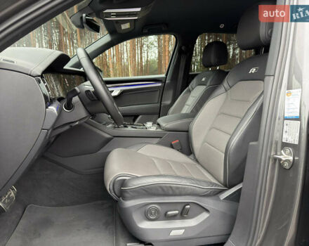 Сірий Фольксваген Туарег, об'ємом двигуна 3 л та пробігом 45 тис. км за 59999 $, фото 61 на Automoto.ua