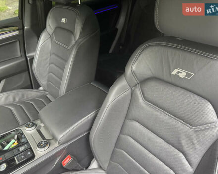 Серый Фольксваген Туарег, объемом двигателя 2.97 л и пробегом 128 тыс. км за 57500 $, фото 7 на Automoto.ua