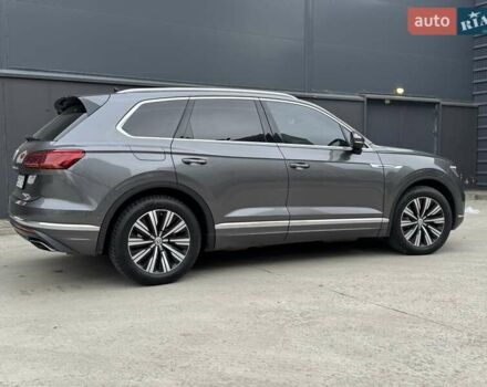 Серый Фольксваген Туарег, объемом двигателя 3 л и пробегом 246 тыс. км за 41750 $, фото 58 на Automoto.ua