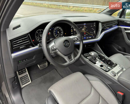 Сірий Фольксваген Туарег, об'ємом двигуна 3 л та пробігом 45 тис. км за 59999 $, фото 60 на Automoto.ua