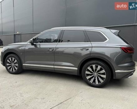 Серый Фольксваген Туарег, объемом двигателя 3 л и пробегом 246 тыс. км за 41750 $, фото 7 на Automoto.ua