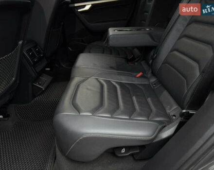 Сірий Фольксваген Туарег, об'ємом двигуна 3 л та пробігом 278 тис. км за 33700 $, фото 47 на Automoto.ua