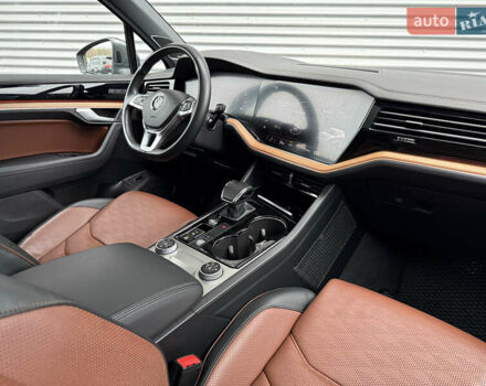 Серый Фольксваген Туарег, объемом двигателя 3 л и пробегом 85 тыс. км за 56500 $, фото 53 на Automoto.ua