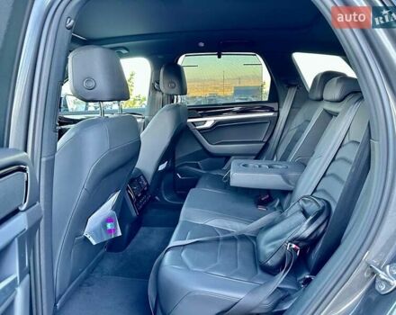 Сірий Фольксваген Туарег, об'ємом двигуна 3 л та пробігом 160 тис. км за 45800 $, фото 7 на Automoto.ua