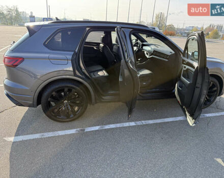 Серый Фольксваген Туарег, объемом двигателя 2.97 л и пробегом 214 тыс. км за 46700 $, фото 8 на Automoto.ua